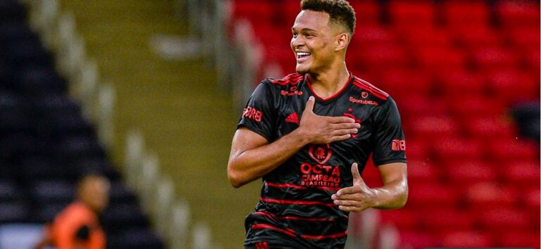 Flamengo passa fácil pelo Macaé e lidera Campeonato Carioca