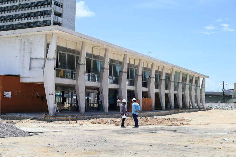 Reforma do Terminal Luiz Garcia segue em andamento