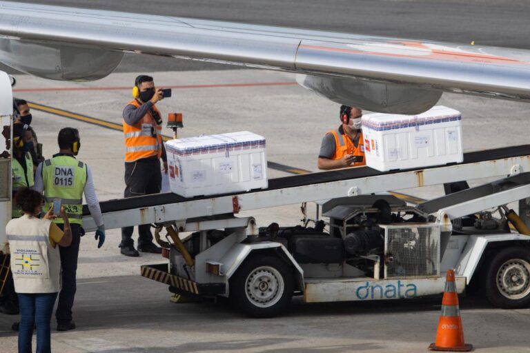 Sergipe recebe mais de 57 mil doses de vacina contra a covid-19