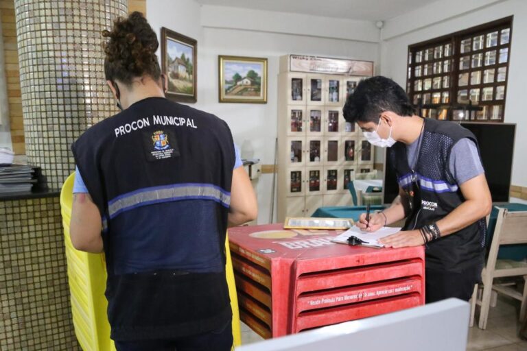 Prefeitura realiza ação de fiscalização em bares e restaurantes para fazer cumprir novas medidas restritivas