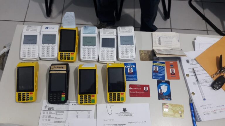 Bandidos se passam por atendentes financeiros e fazem idosos entregar cartões de crédito