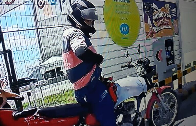PC prende homens que praticaram assalto em acesso a shopping