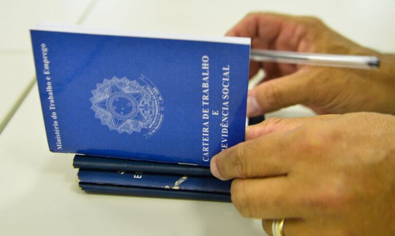 Recuperação de mercado de trabalho cai, segundo FGV
