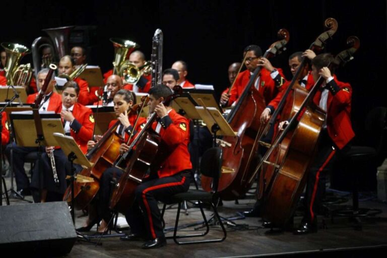 Marinha abre 33 vagas para curso de formação de sargentos músicos fuzileiros navais