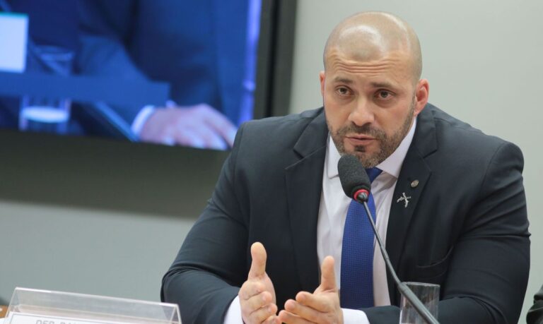 Ministro Alexandre de Moraes acaba de determinar prisão domiciliar do deputado Daniel Silveira