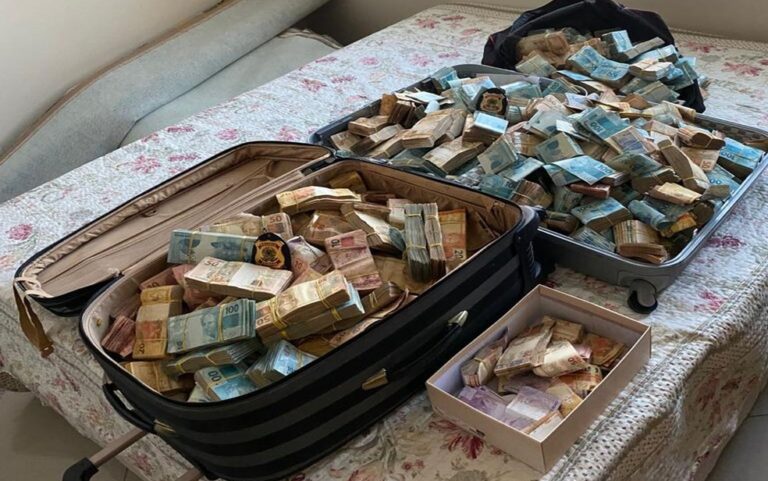 PF-SE apreende cerca de R$20 milhões e cumpre 12 mandados de busca em 4 municípios de Sergipe