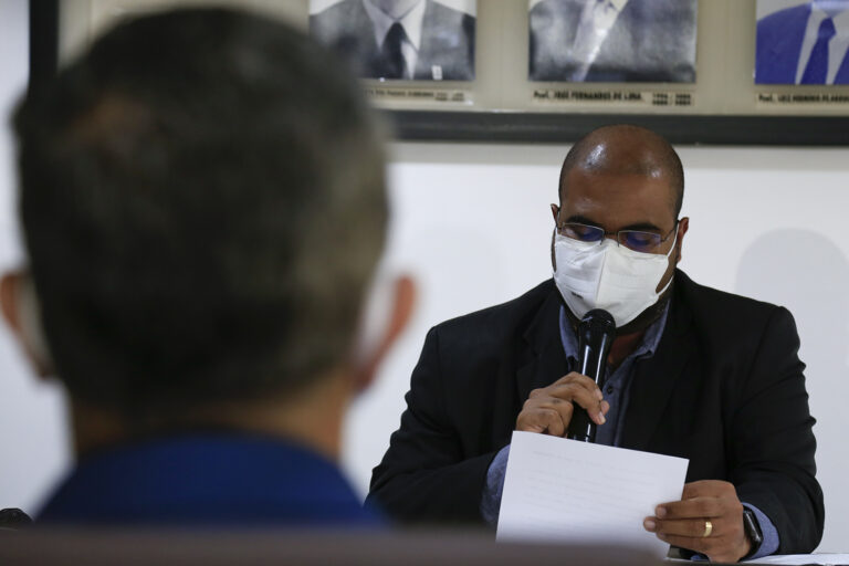 Professor Valter Santana assume reitoria da UFS