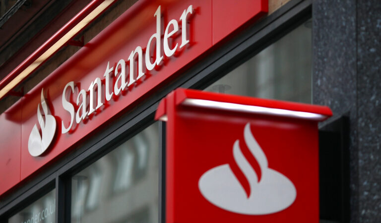 Santander vai contratar e capacitar 60 pessoas na área de TI