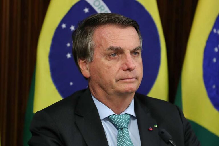 Bolsonaro tem alta do hospital em SP e deve ir para Brasília hoje