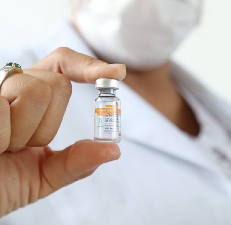 Infectologista explica consequências de não tomar 2ª dose de vacina contra Covid