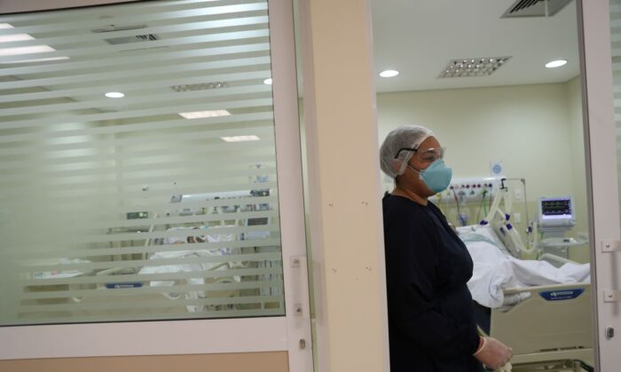 Média de mortes diárias no país fica abaixo de 200