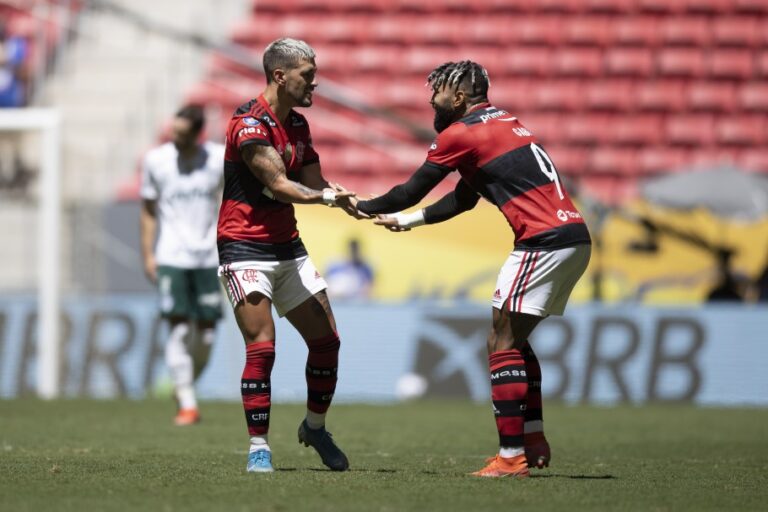 Flamengo vence o Palmeiras e conquista o bi da Supercopa do Brasil