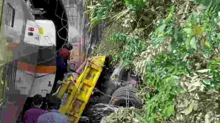 Trem descarrila em Taiwan e deixa dezenas de mortos e feridos