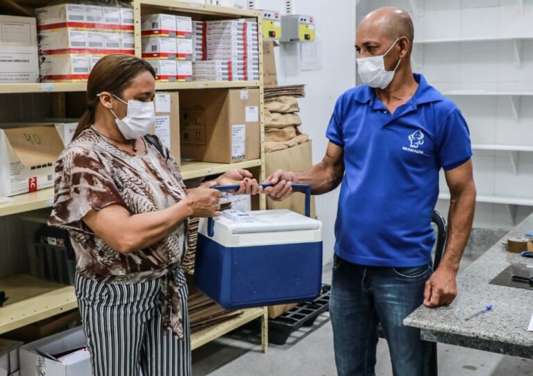 Saúde distribui novo lote de vacinas para os municípios sergipanos neste sábado, 24