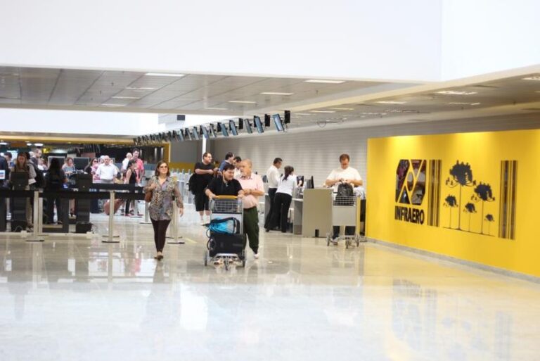 Três aeroportos brasileiros terão postos de vacinação contra covid-19