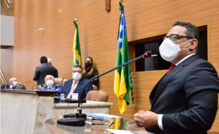 Presidente do SergipePrevidência faz explanação aos deputados sobre os 15 anos da autarquia