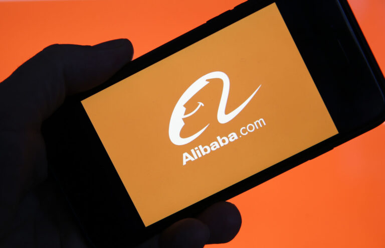 China aplica multa bilionária a Alibaba por prática de monopólio no comércio online