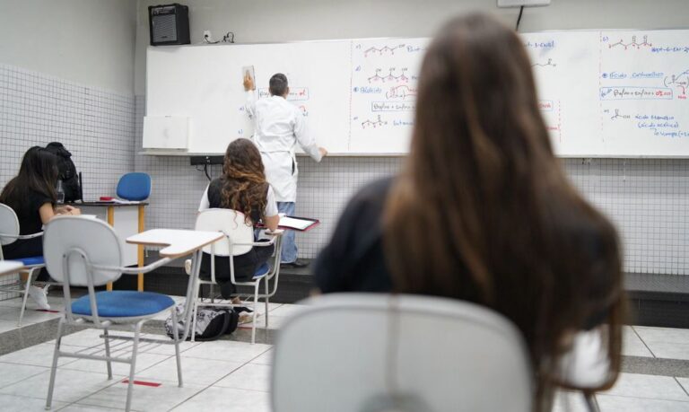 Orientação profissional ajuda jovens estudantes a definirem o futuro de suas carreiras