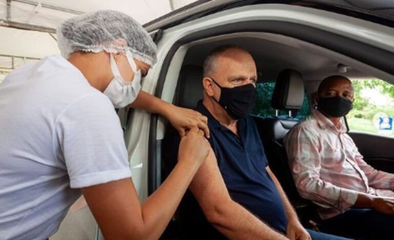 Belivaldo Chagas tomou 1ª dose da vacina contra a Covid-19