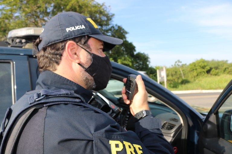 PRF flagra dois condutores trafegando embriagados