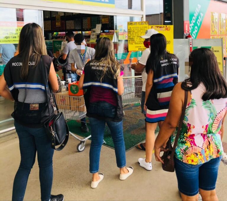Praias e supermercados são fiscalizados quanto à obediência de medidas restritivas