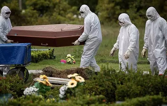 Brasil supera marca de 365 mil mortes por coronavírus