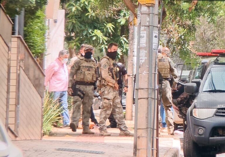 PC faz busca e apreensão e prende promotor após morte da mulher em BH