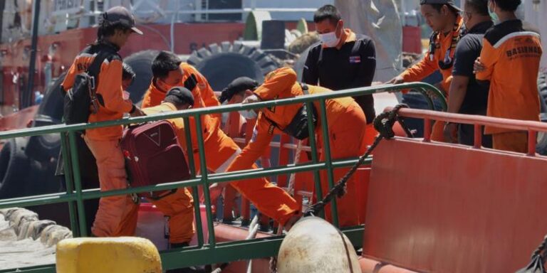 Indonésia: submarino é encontrado com todos os 53 tripulantes mortos