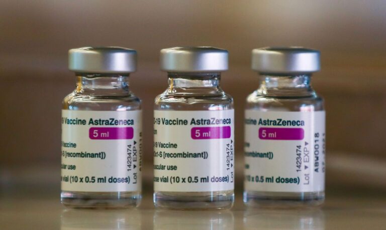 Covid-19: Fiocruz vai entregar 5 milhões de doses de vacina amanhã