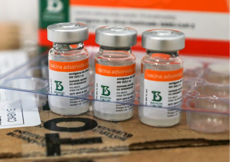 Sergipe recebe mais de 67 mil doses de vacina contra a Covid-19