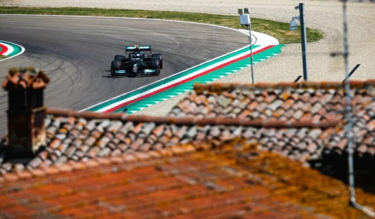 Bottas adia a 100ª pole de Hamilton e larga em primeiro no GP de Portugal