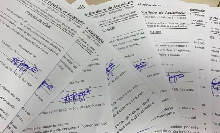 Médico é preso por vender atestados para vacinação da covid