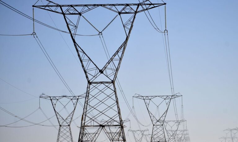 Valor de cobrança extra na conta de luz pode cair até 36,9%
