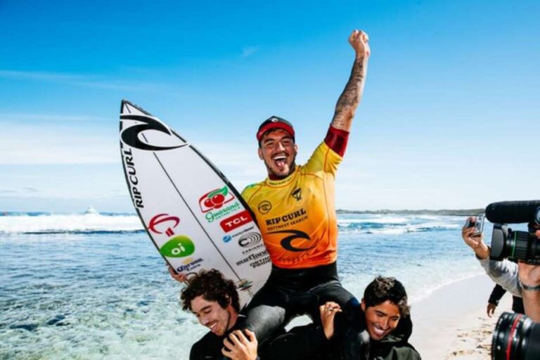 Gabriel Medina vence etapa na Austrália e segue na liderança