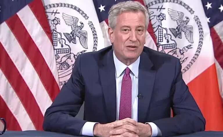 Prefeito de NY diz que vacinação de turistas está aberta