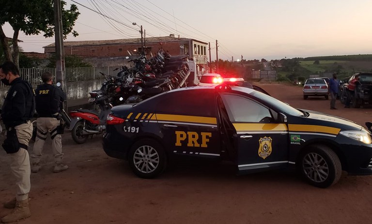 PRF-SE realiza fiscalização intensiva com foco em motocicletas na BR-101