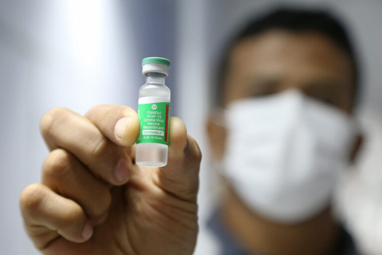 Segunda dose de AstraZeneca é aplicada em dez pontos de vacinação