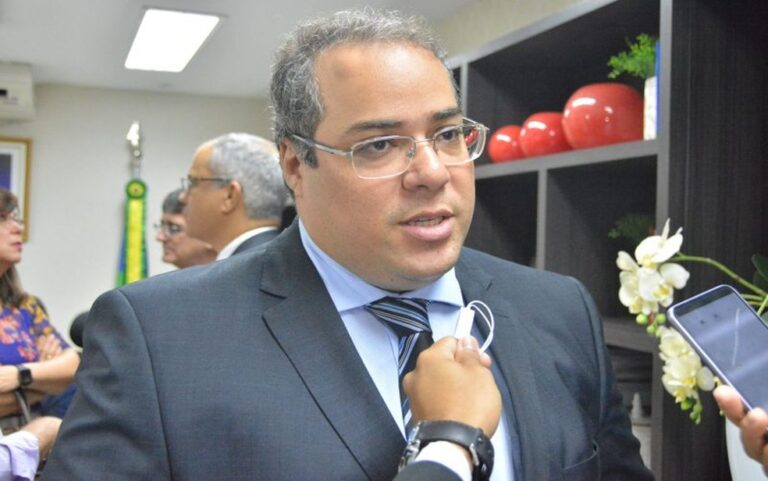 Procurador Vinícius Oliveira segue internado para tratamento da covid