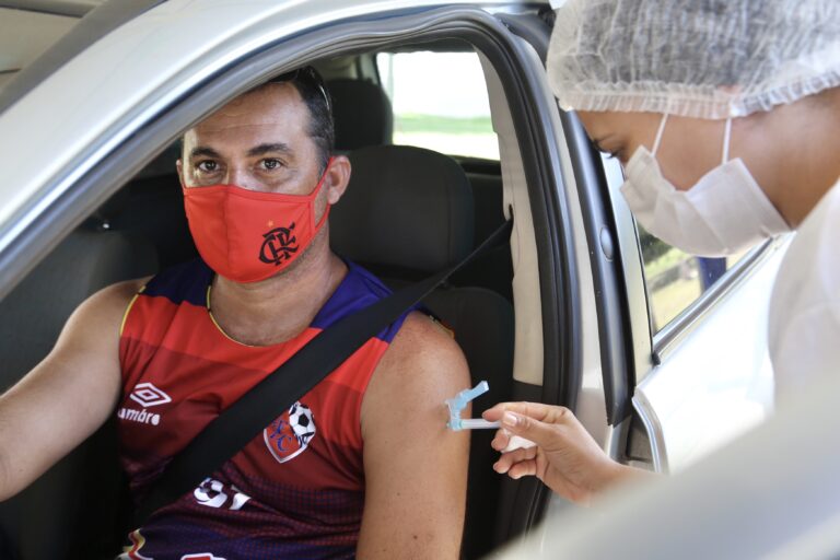 Aracaju inicia vacinação de pessoas com 58 e 59 anos sem doenças preexistentes