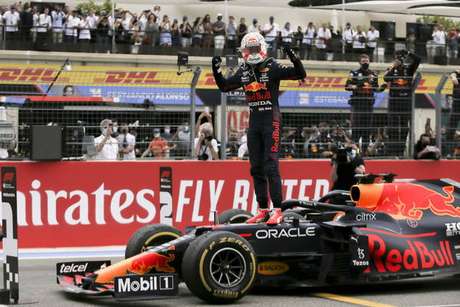 Verstappen passa Hamilton no fim e vence o GP da França de F1