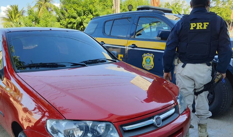 PRF flagra dois condutores dirigindo perigosamente em áreas urbanas