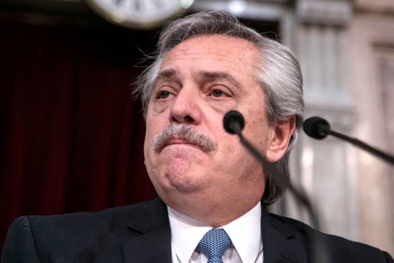 “Brasileiros vieram da selva” e argentinos de barcos da Europa, diz Fernández