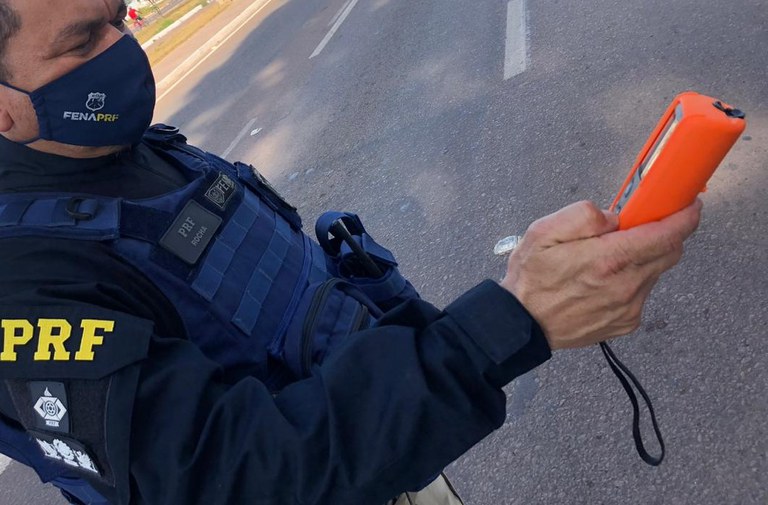 PRF flagra três condutores inabilitados trafegando embriagados