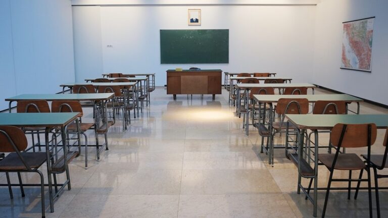 Escolas poderão ter mais alunos simultaneamente a partir de agosto, diz governo de SP