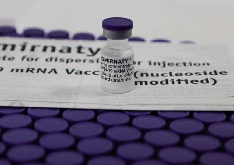 Governo calcula que deve receber até 63 milhões de doses de vacinas contra covid