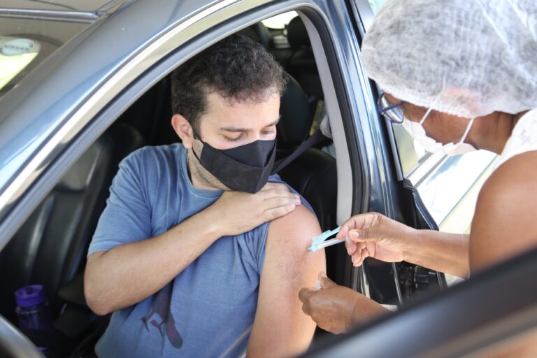 Prefeitura vacina população acima de 54 anos a partir de segunda-feira, 7