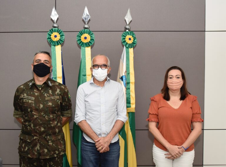 Prefeitura e Exército firmam parceria para instalação de drive-thru na zona Norte