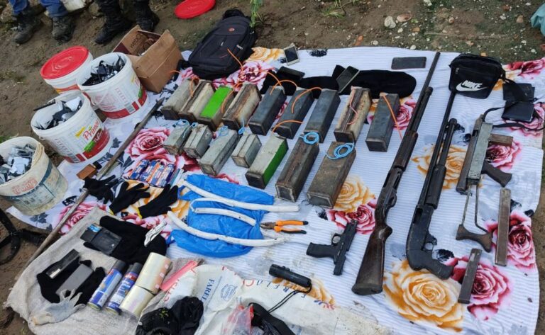 Sete suspeitos de envolvimento em explosões bancárias morrem em operação policial