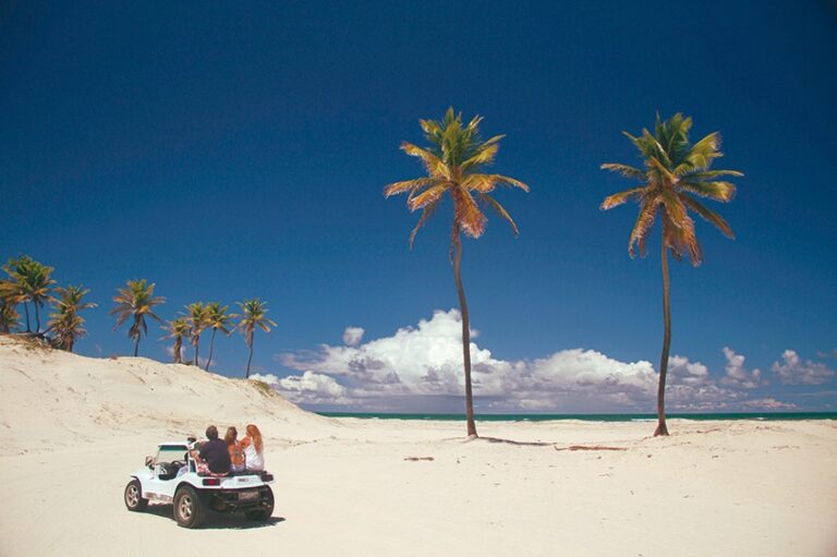 Praia do Saco está entre as 20 mais bonitas do Brasil