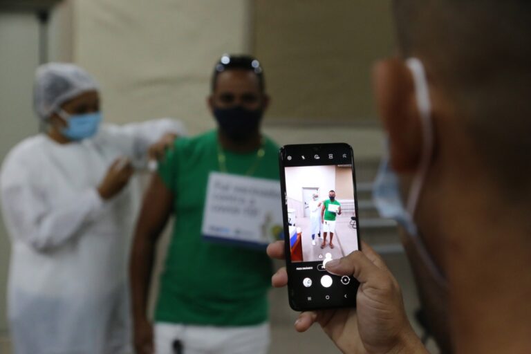 Mais de 3,5 mil aracajuanos foram vacinados contra covid no feriado